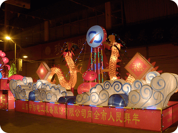 17、2012年元宵节期间，公司制作的灯笼在市内展出。